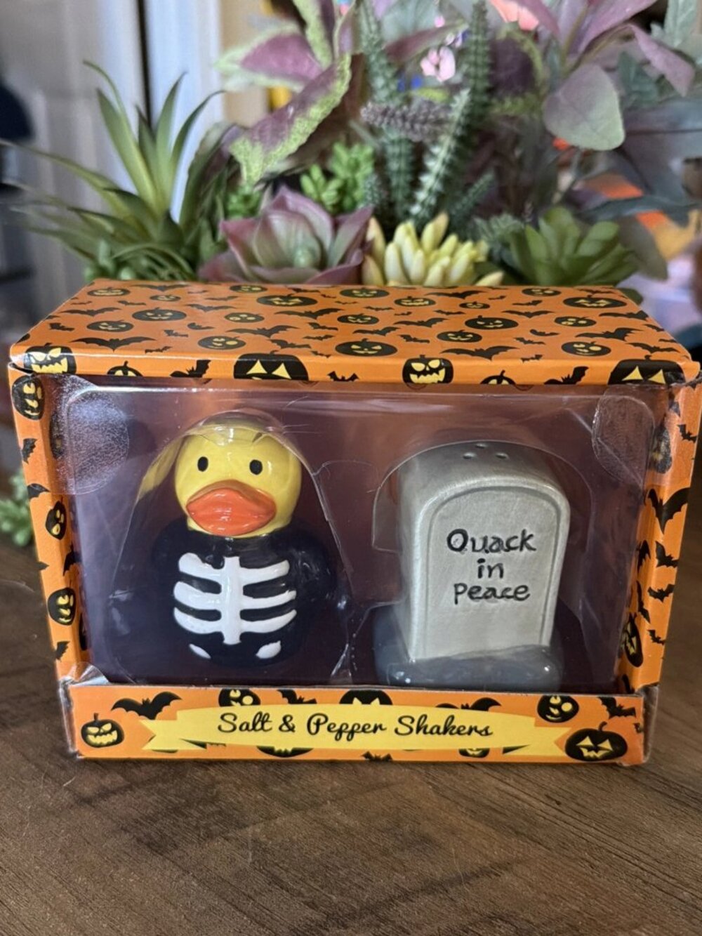 Transpac Little Village Dolomite Quack in Peace Salt & Pepper Shaker Set - NIB